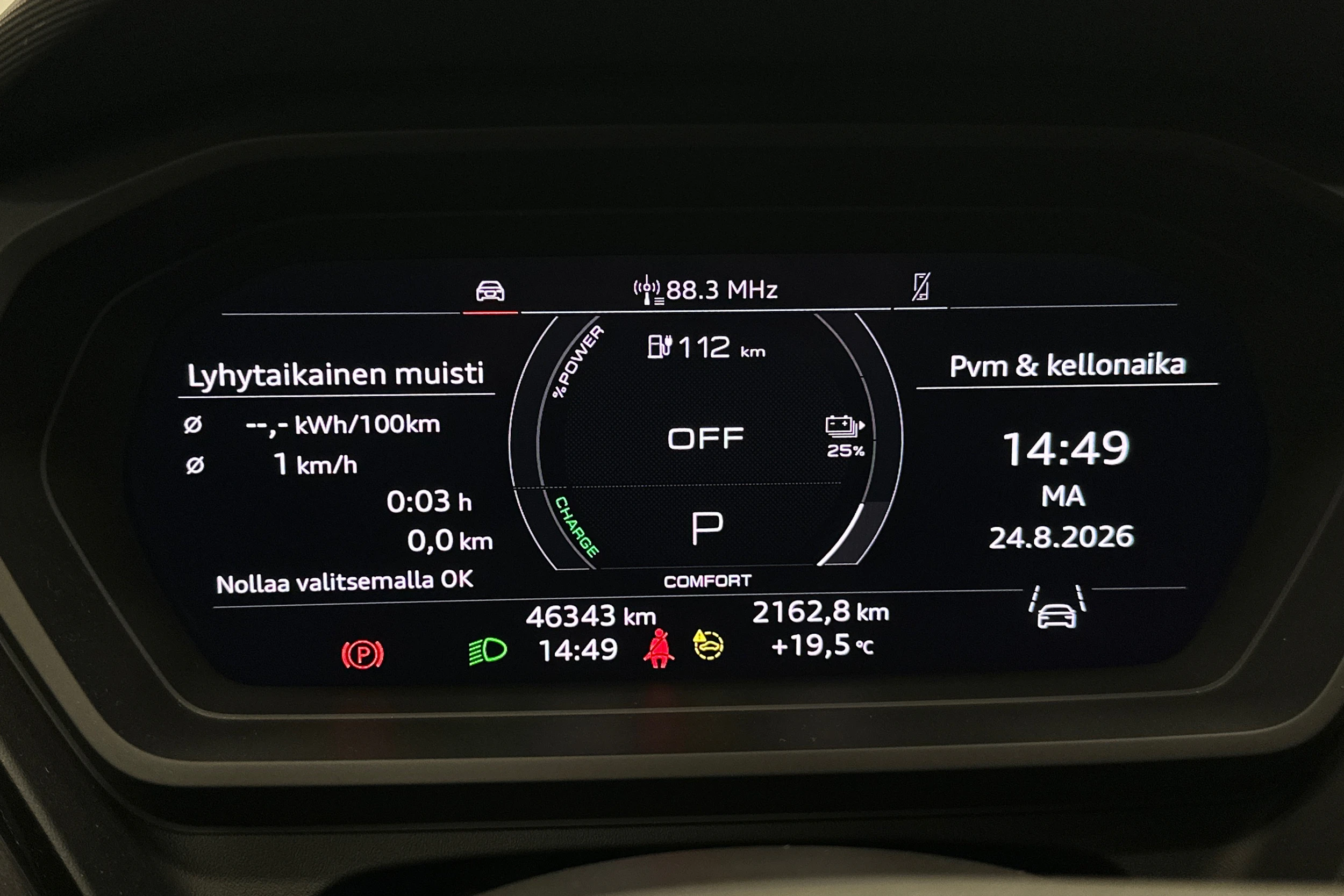 sininen Audi Q4 e-tron 2022 kuva 13.