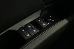 sininen Audi Q4 e-tron 2022 kuva 14.