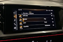 sininen Audi Q4 e-tron 2022 kuva 18.