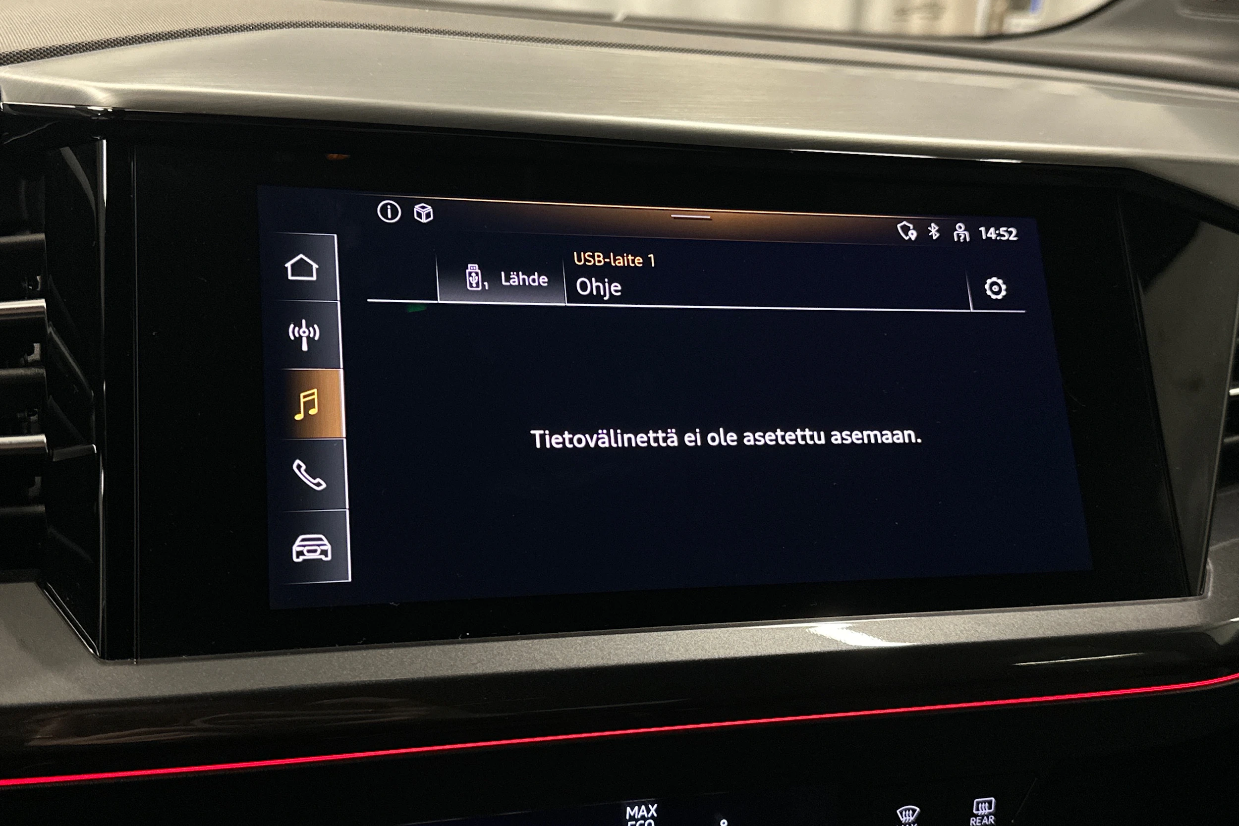 sininen Audi Q4 e-tron 2022 kuva 19.