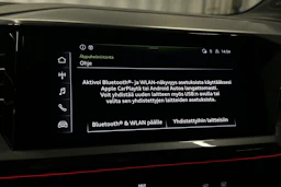 sininen Audi Q4 e-tron 2022 kuva 21.