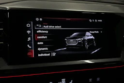 sininen Audi Q4 e-tron 2022 kuva 23.