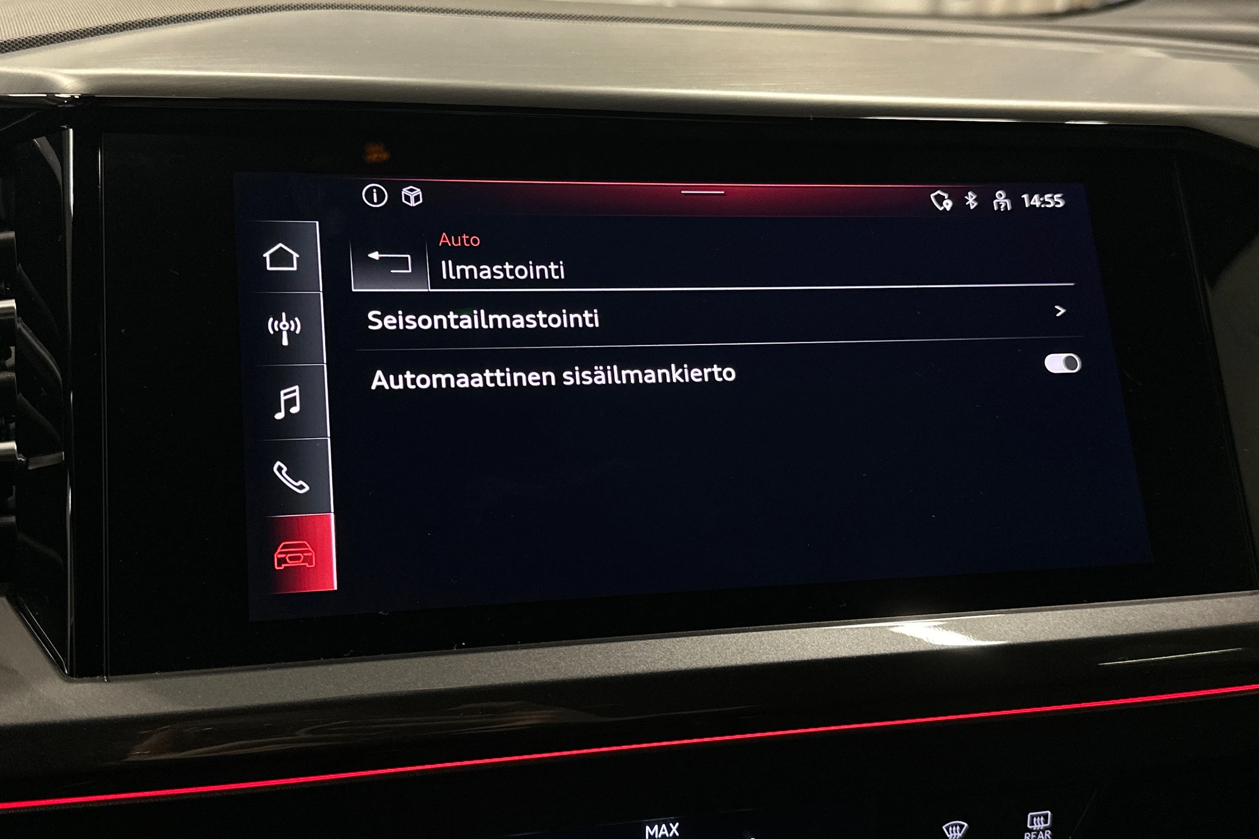 sininen Audi Q4 e-tron 2022 kuva 24.