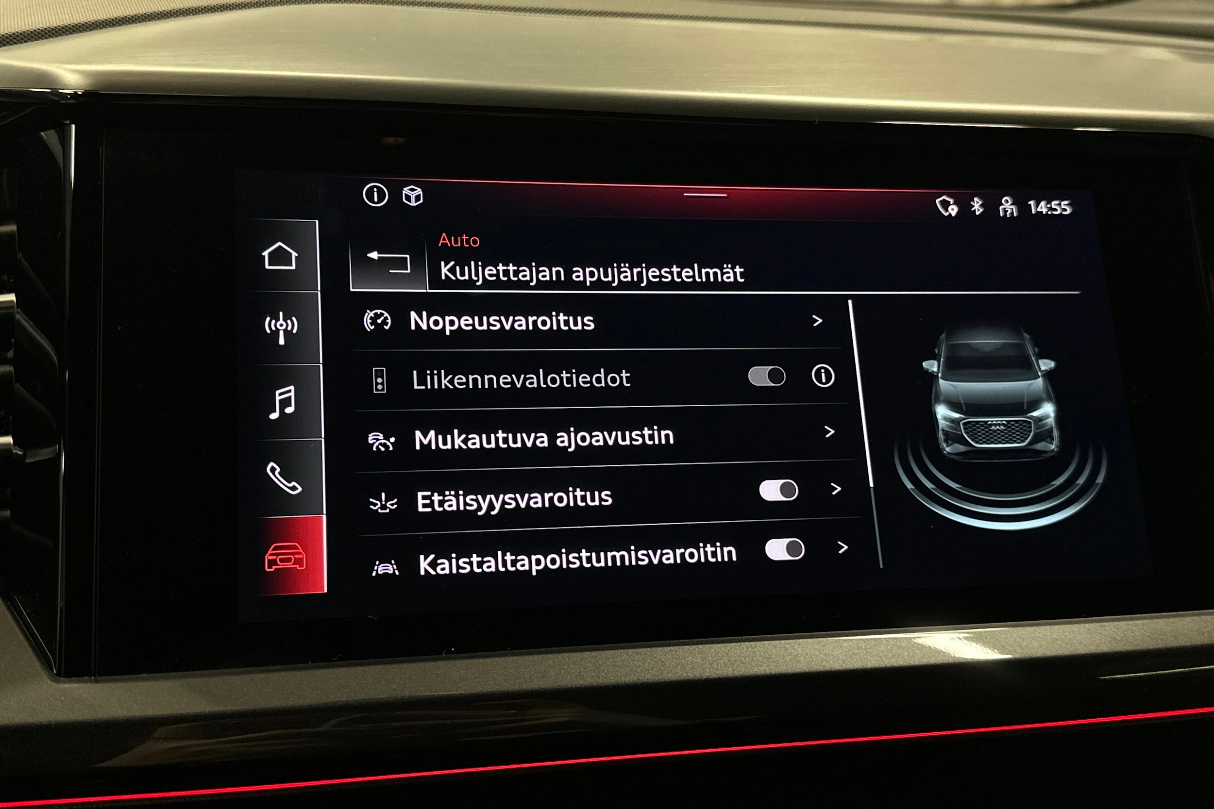sininen Audi Q4 e-tron 2022 kuva 26.