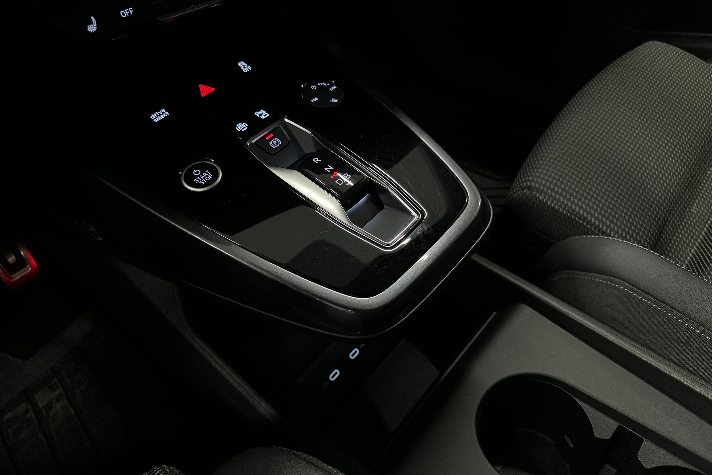 sininen Audi Q4 e-tron 2022 kuva 31.