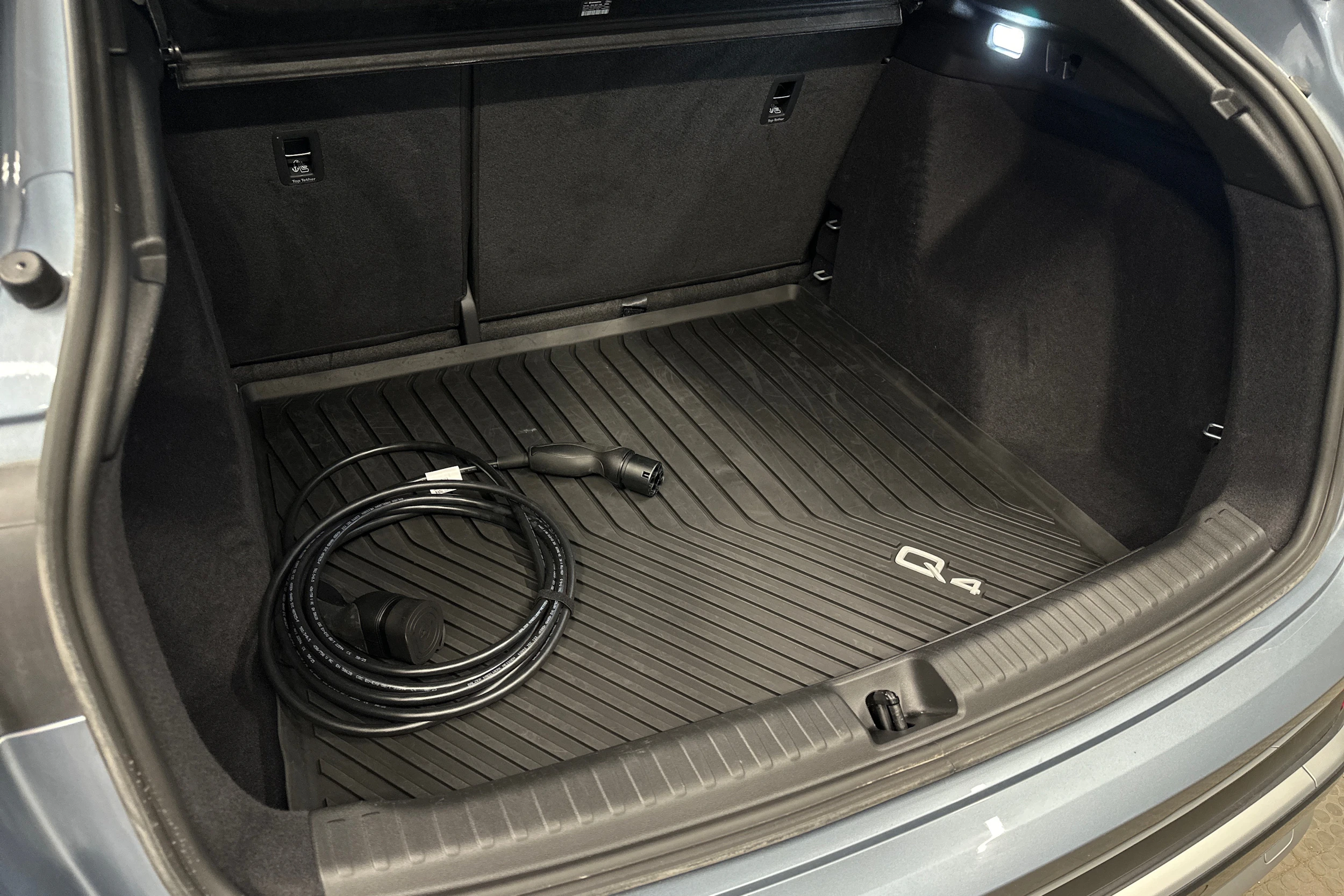 sininen Audi Q4 e-tron 2022 kuva 33.