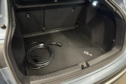 sininen Audi Q4 e-tron 2022 kuva 33.