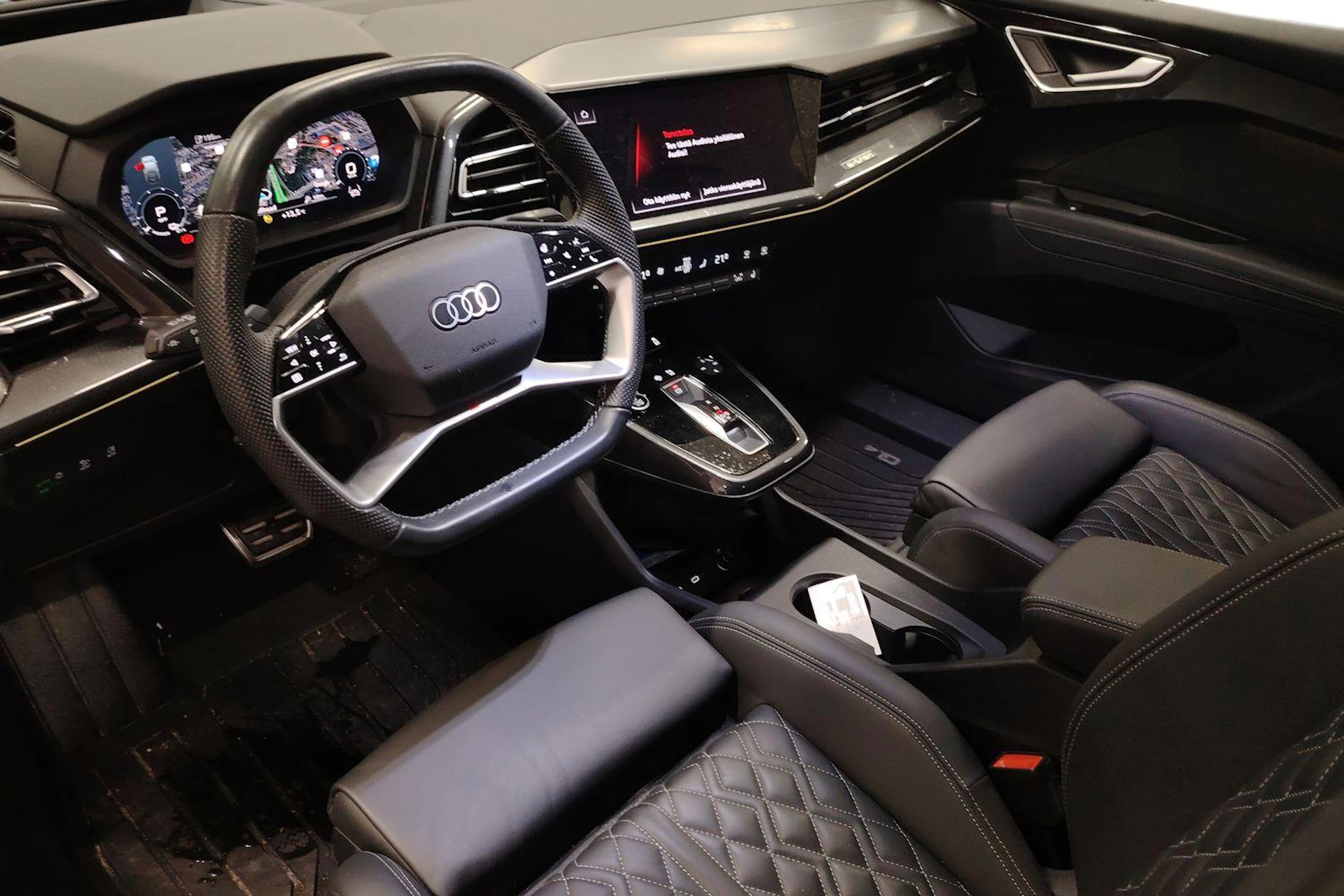 Sininen Audi Q4 e-tron 2022 kuva 3.