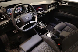 Sininen Audi Q4 e-tron 2022 kuva 3.