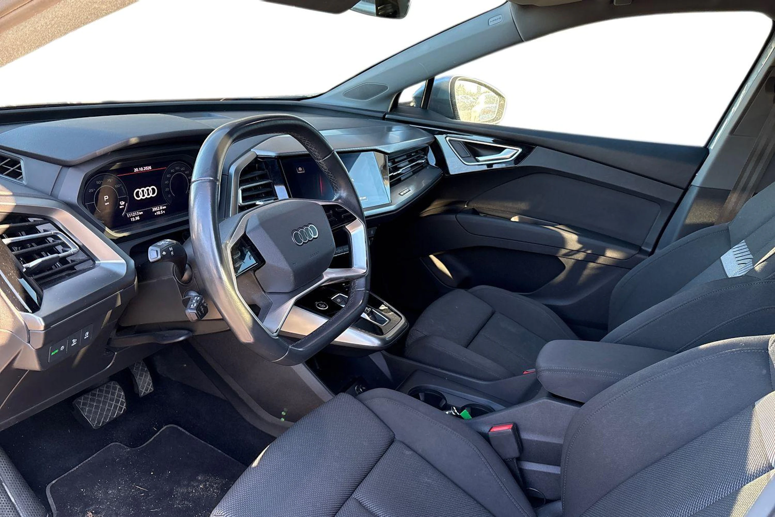 sininen Audi Q4 e-tron 2022 kuva 3.