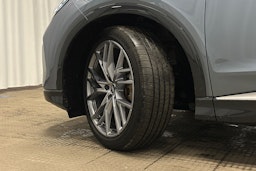 sininen Audi Q4 e-tron 2022 kuva 13.