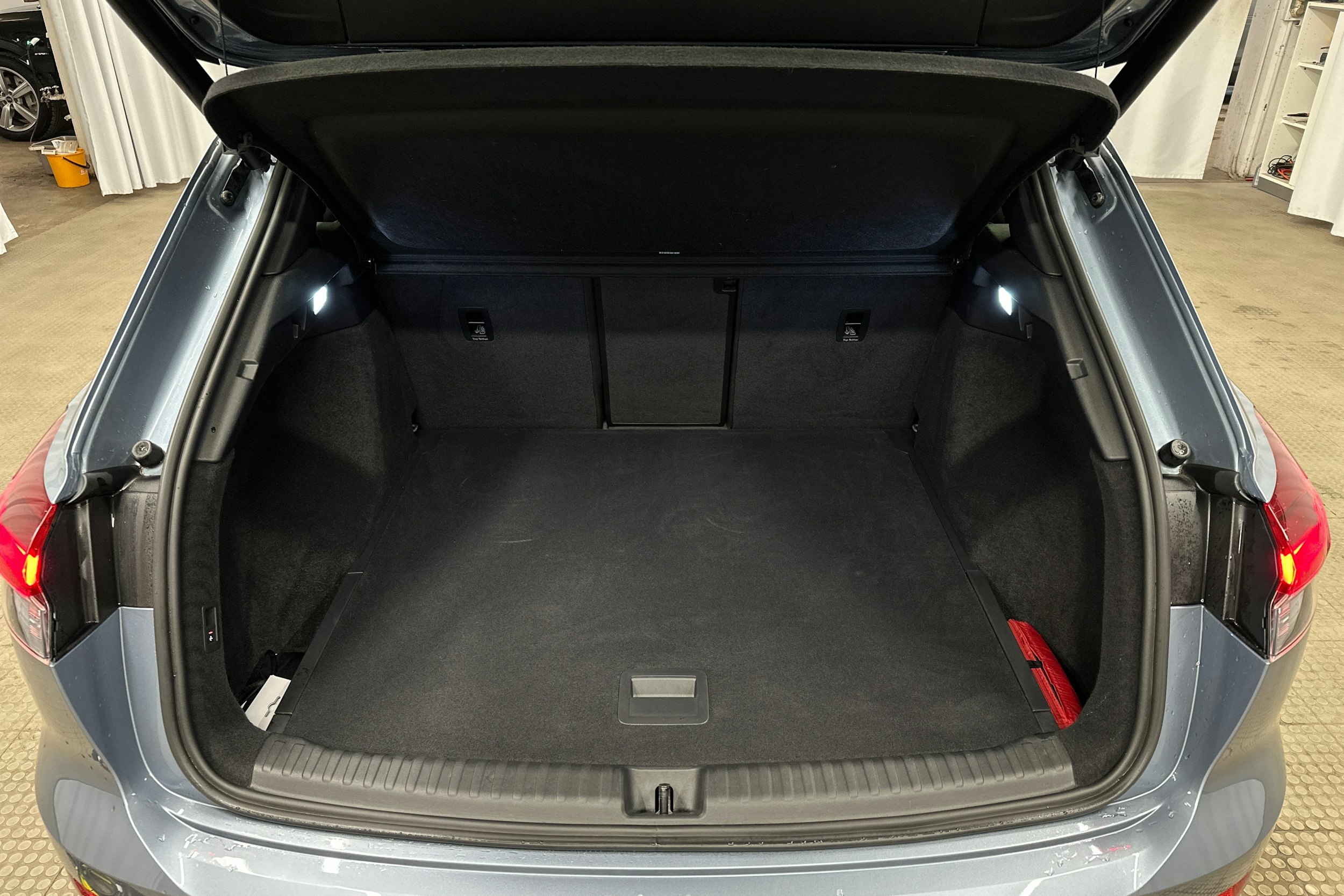 sininen Audi Q4 e-tron 2022 kuva 14.