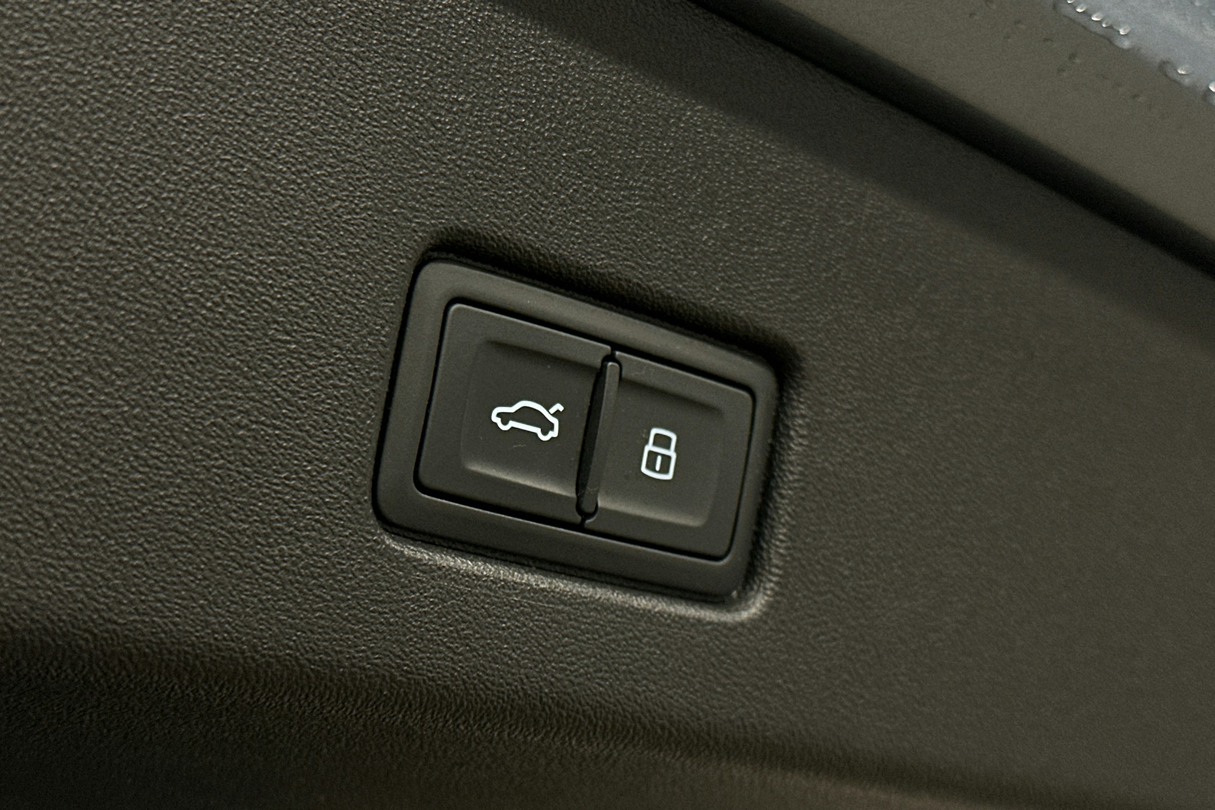 sininen Audi Q4 e-tron 2022 kuva 15.