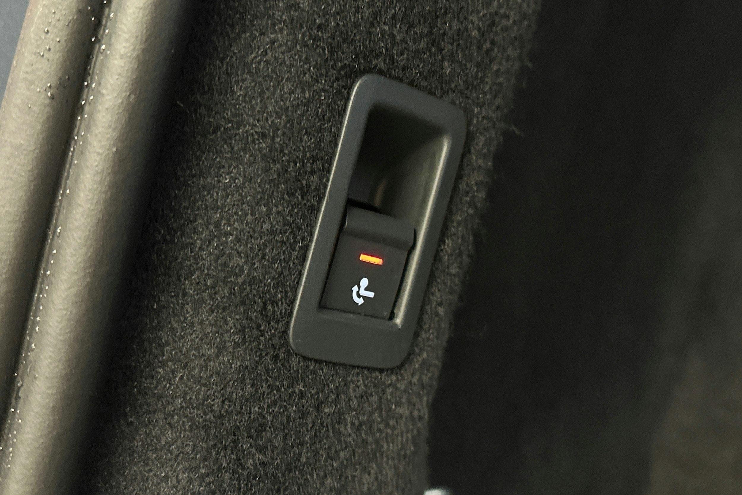 sininen Audi Q4 e-tron 2022 kuva 16.