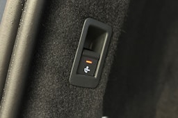 sininen Audi Q4 e-tron 2022 kuva 16.