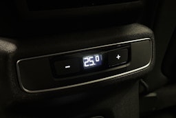 sininen Audi Q4 e-tron 2022 kuva 17.