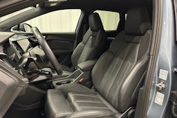 sininen Audi Q4 e-tron 2022 kuva 18.