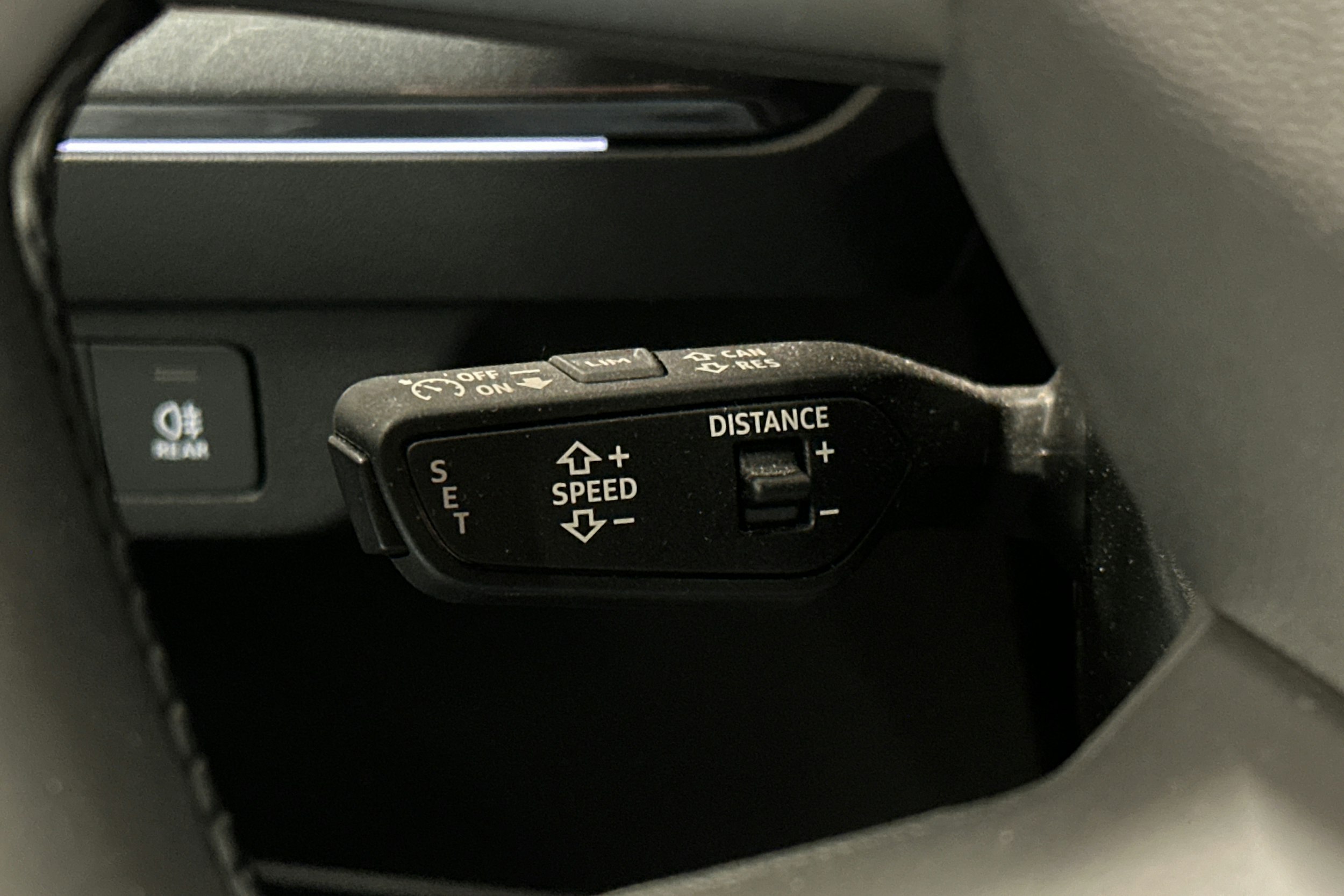 sininen Audi Q4 e-tron 2022 kuva 22.