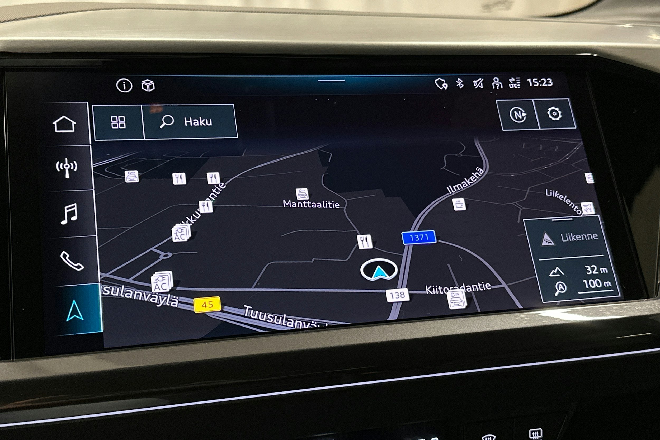 sininen Audi Q4 e-tron 2022 kuva 24.