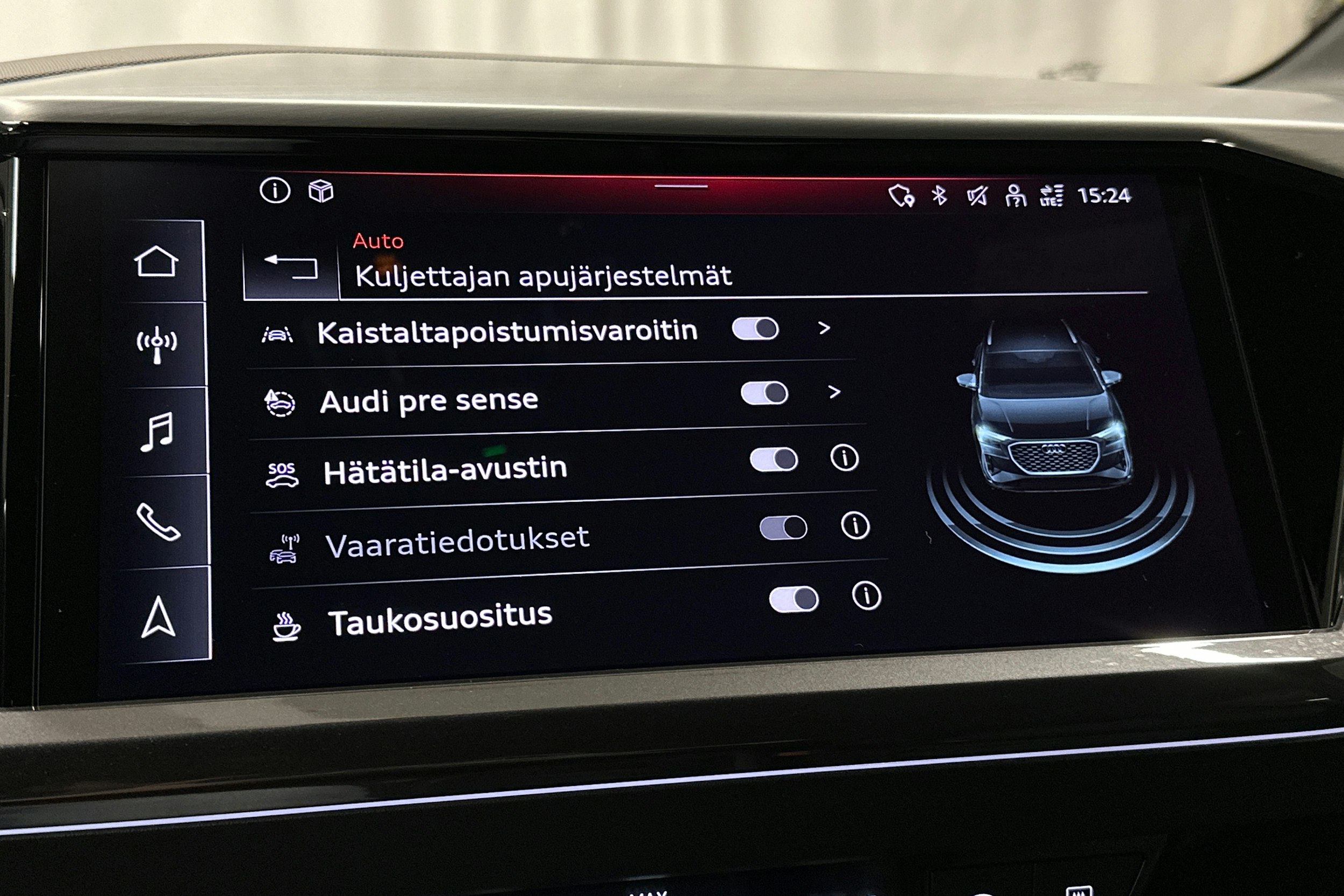 sininen Audi Q4 e-tron 2022 kuva 28.