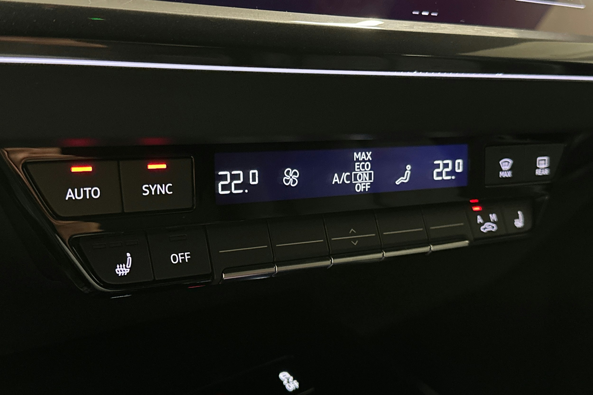 sininen Audi Q4 e-tron 2022 kuva 30.