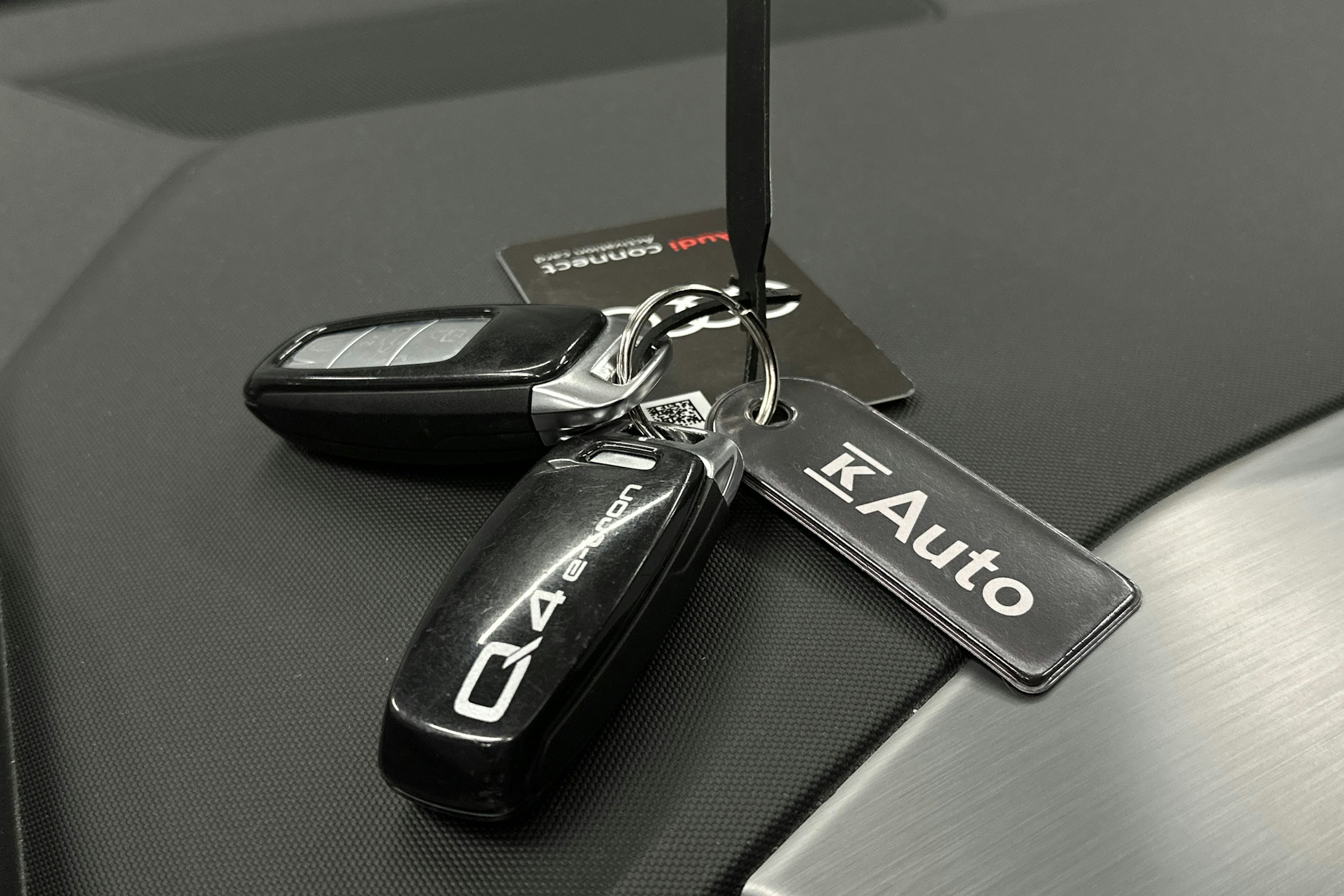 sininen Audi Q4 e-tron 2022 kuva 33.