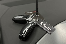 sininen Audi Q4 e-tron 2022 kuva 33.