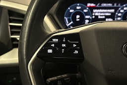 musta Audi Q4 e-tron 2022 kuva 16.