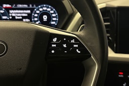 musta Audi Q4 e-tron 2022 kuva 17.