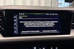 musta Audi Q4 e-tron 2022 kuva 18.