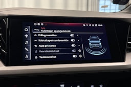 musta Audi Q4 e-tron 2022 kuva 20.