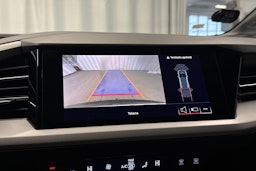 musta Audi Q4 e-tron 2022 kuva 21.