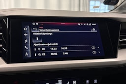 musta Audi Q4 e-tron 2022 kuva 22.