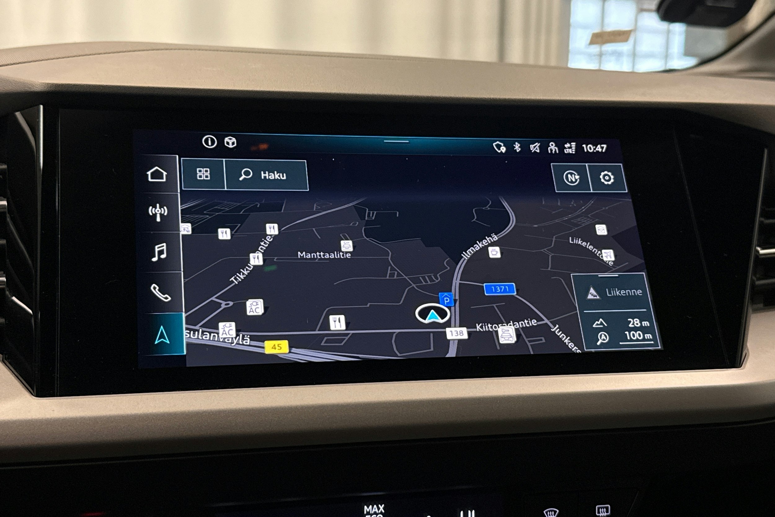 musta Audi Q4 e-tron 2022 kuva 23.