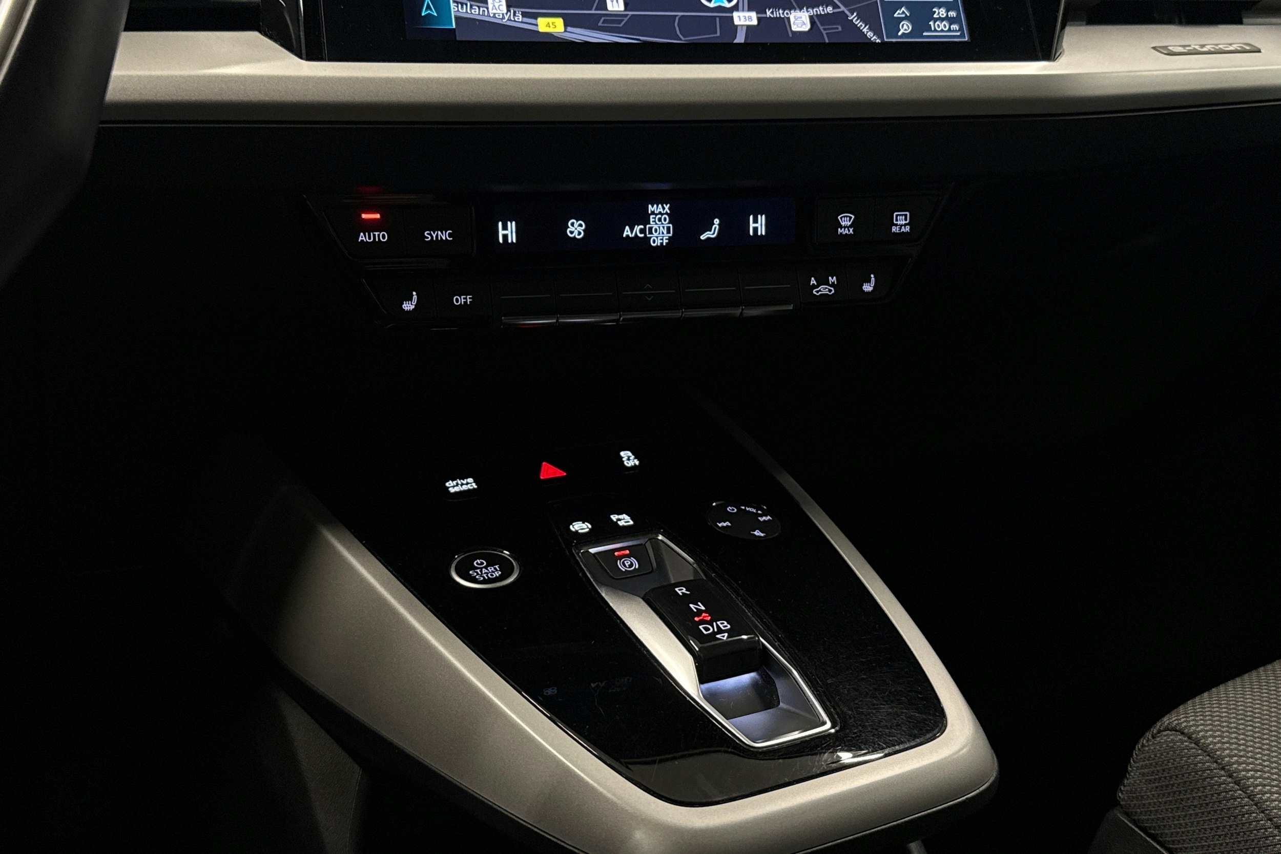 musta Audi Q4 e-tron 2022 kuva 24.