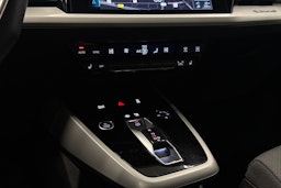 musta Audi Q4 e-tron 2022 kuva 24.