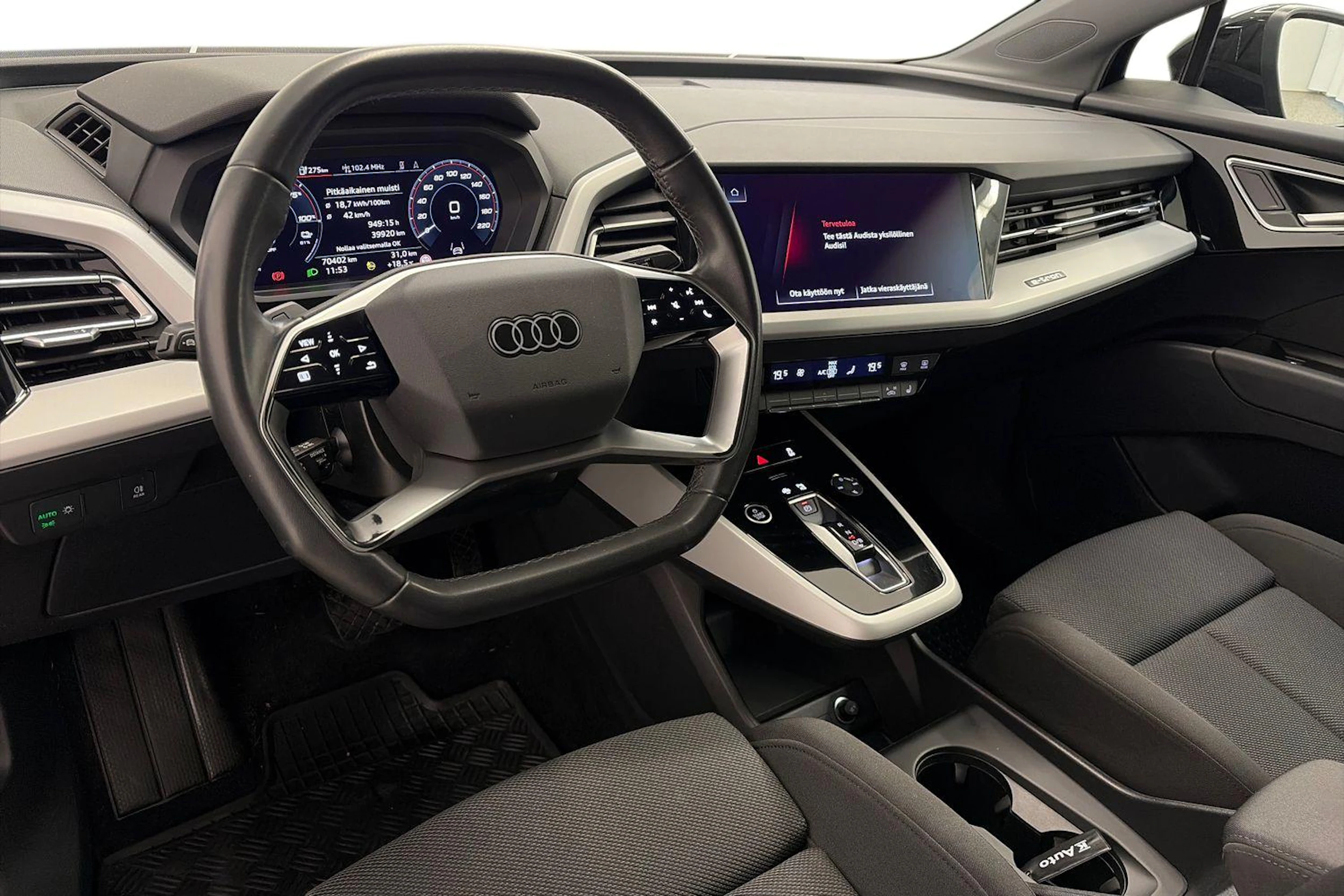 met. musta Audi Q4 e-tron 2022 kuva 8.