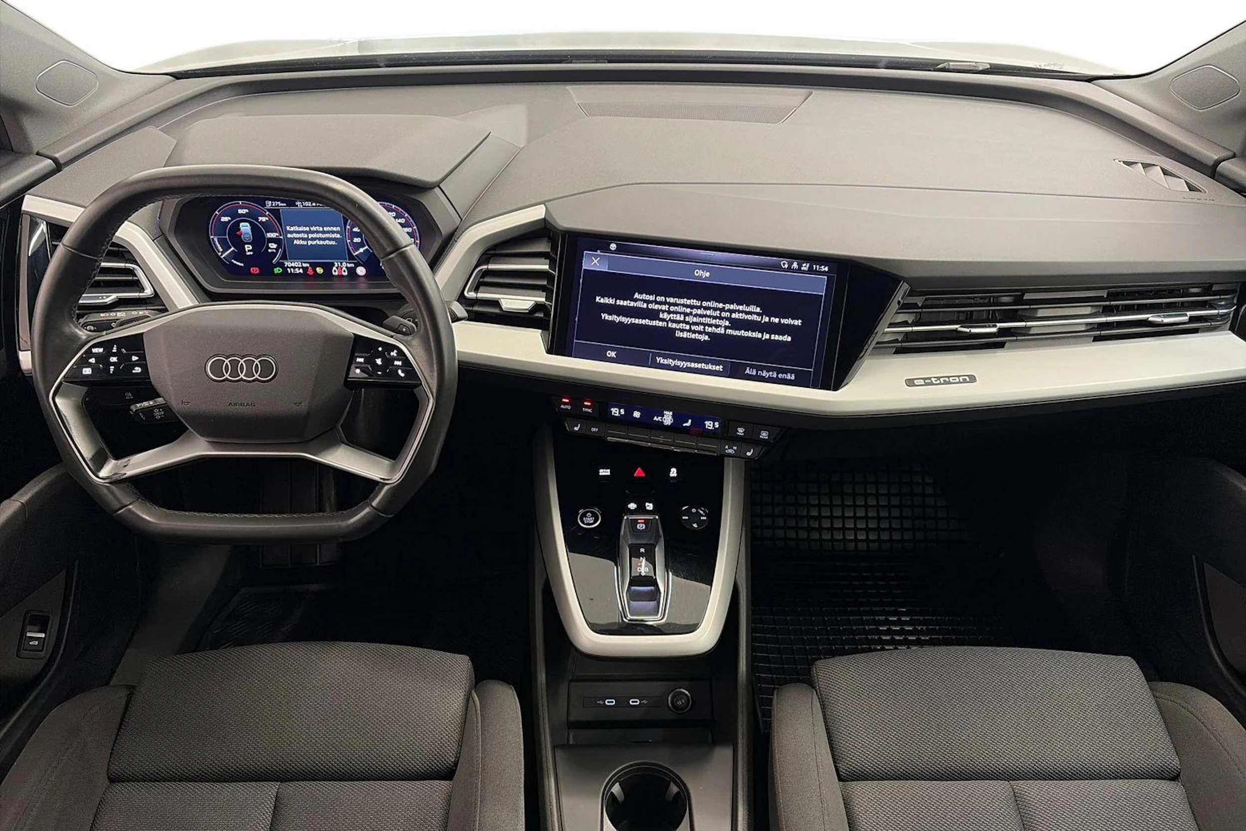 met. musta Audi Q4 e-tron 2022 kuva 9.