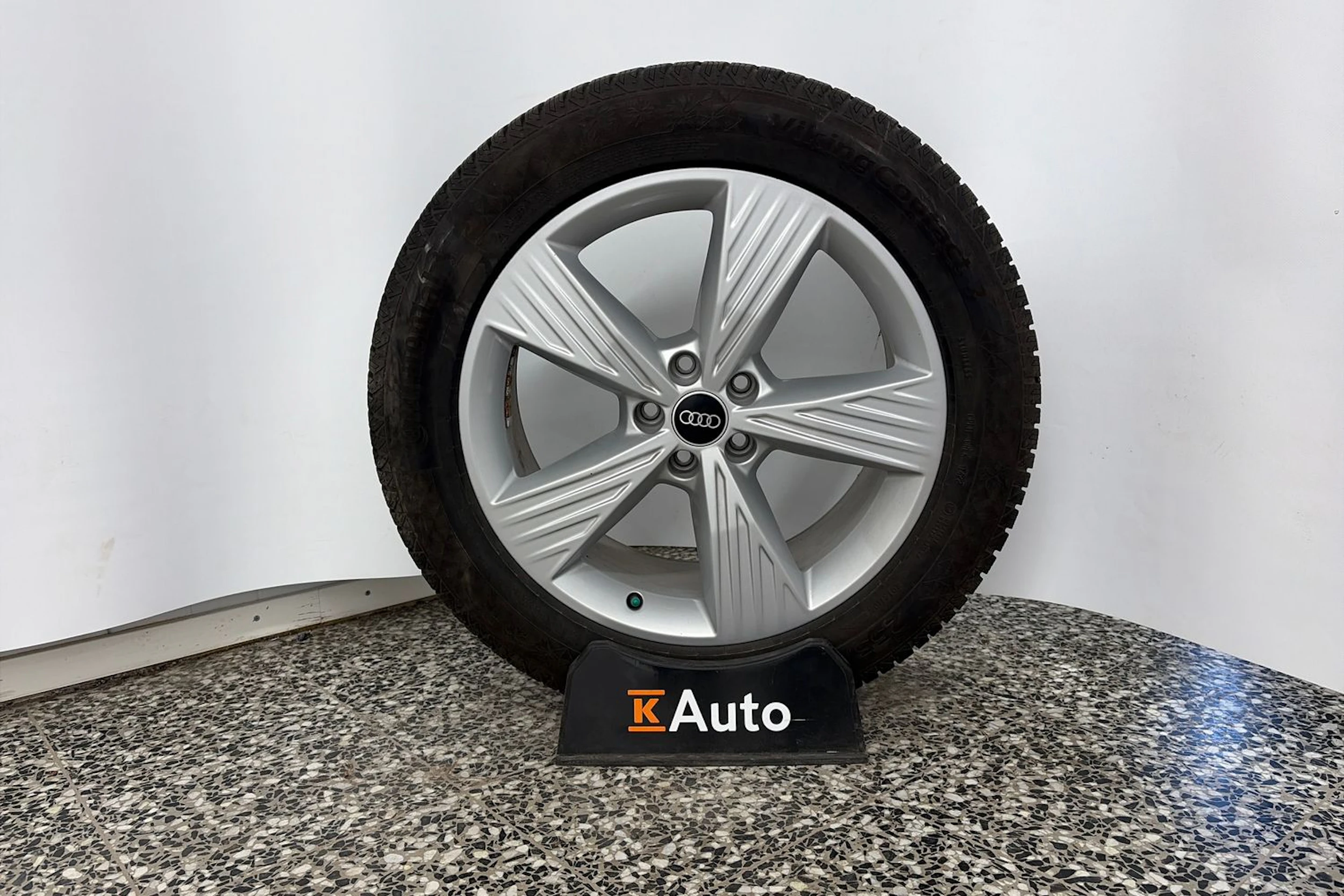 met. musta Audi Q4 e-tron 2022 kuva 15.