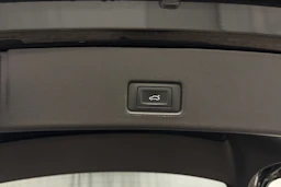 met. musta Audi Q4 e-tron 2022 kuva 17.