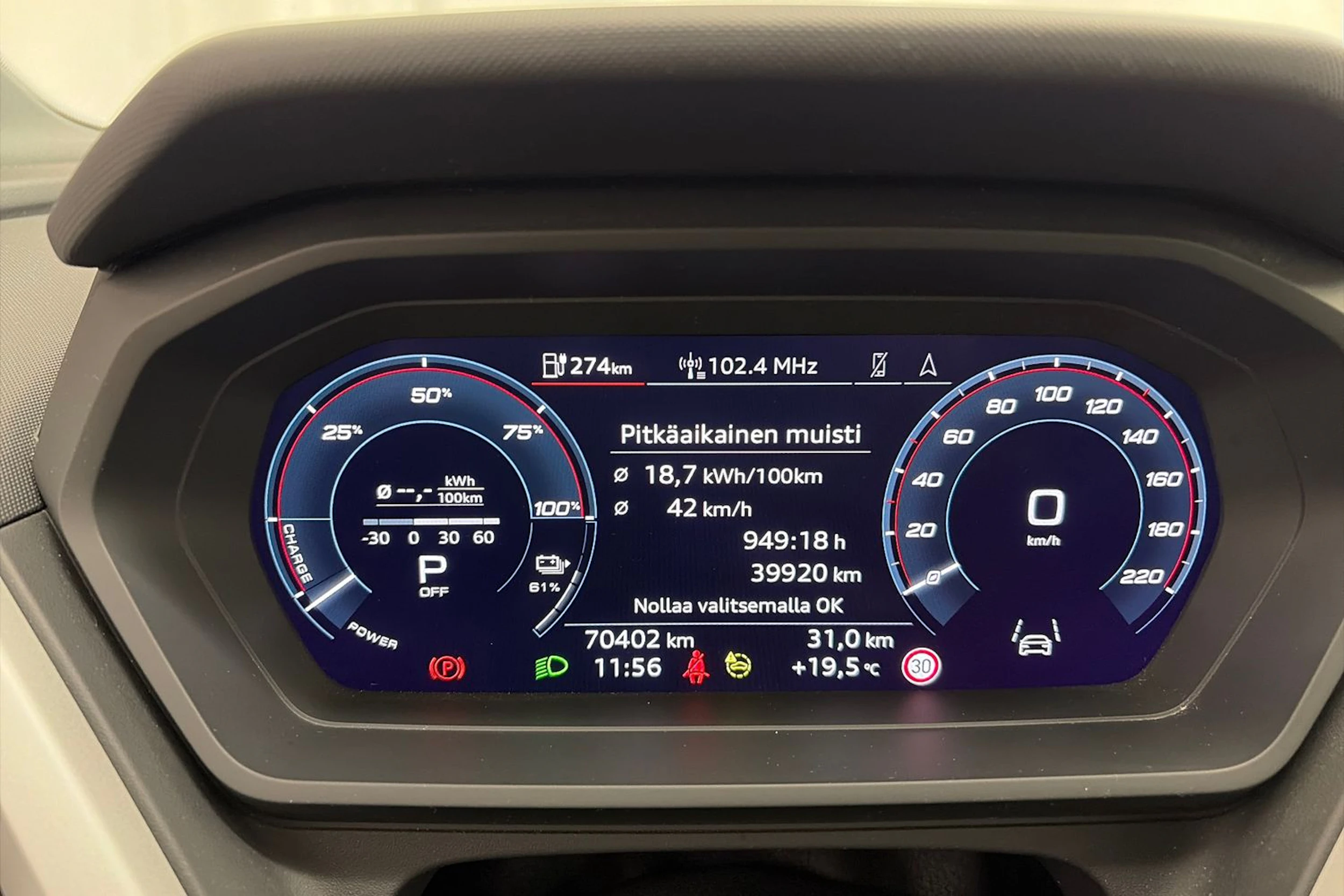 met. musta Audi Q4 e-tron 2022 kuva 20.