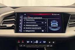 met. musta Audi Q4 e-tron 2022 kuva 28.