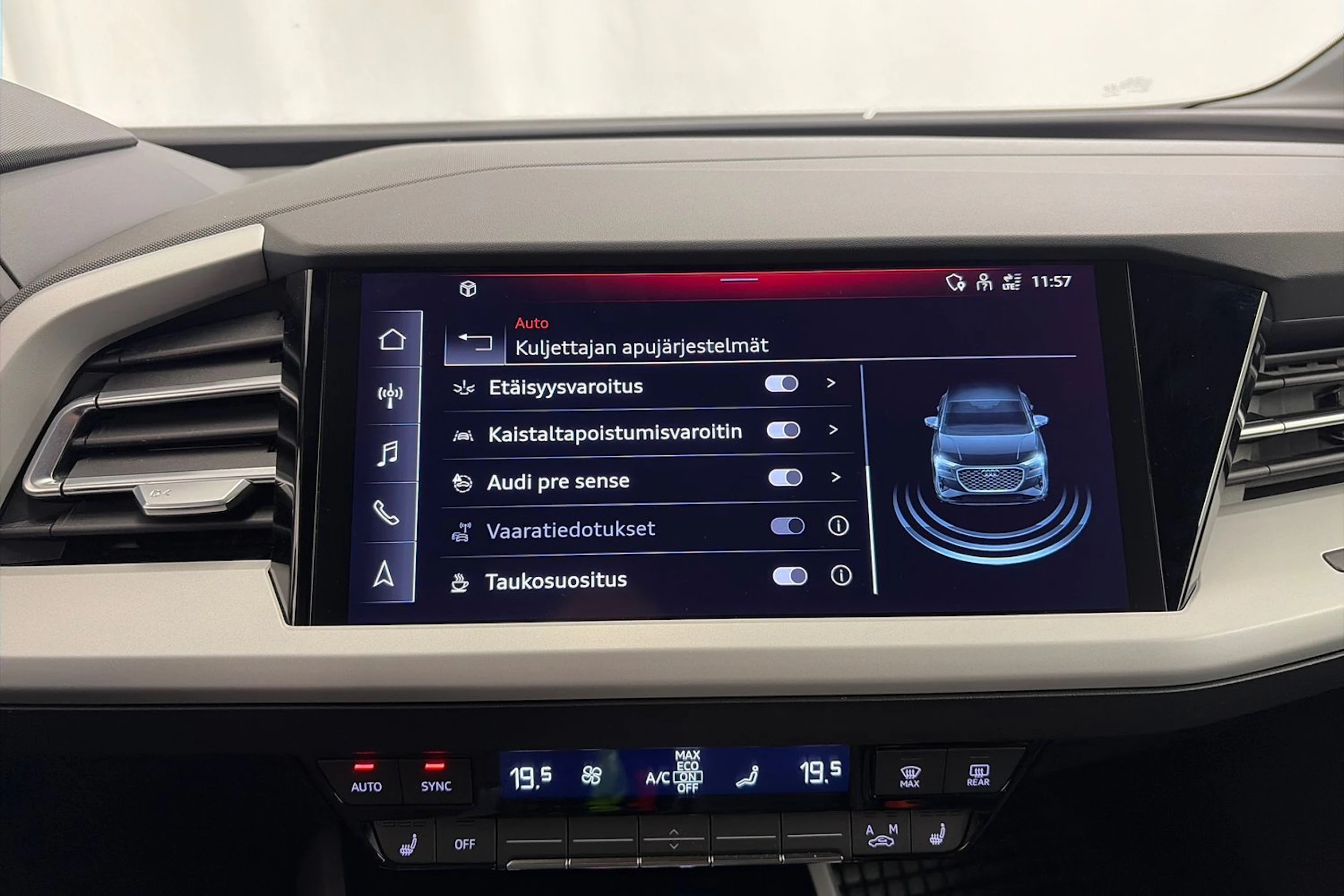 met. musta Audi Q4 e-tron 2022 kuva 29.