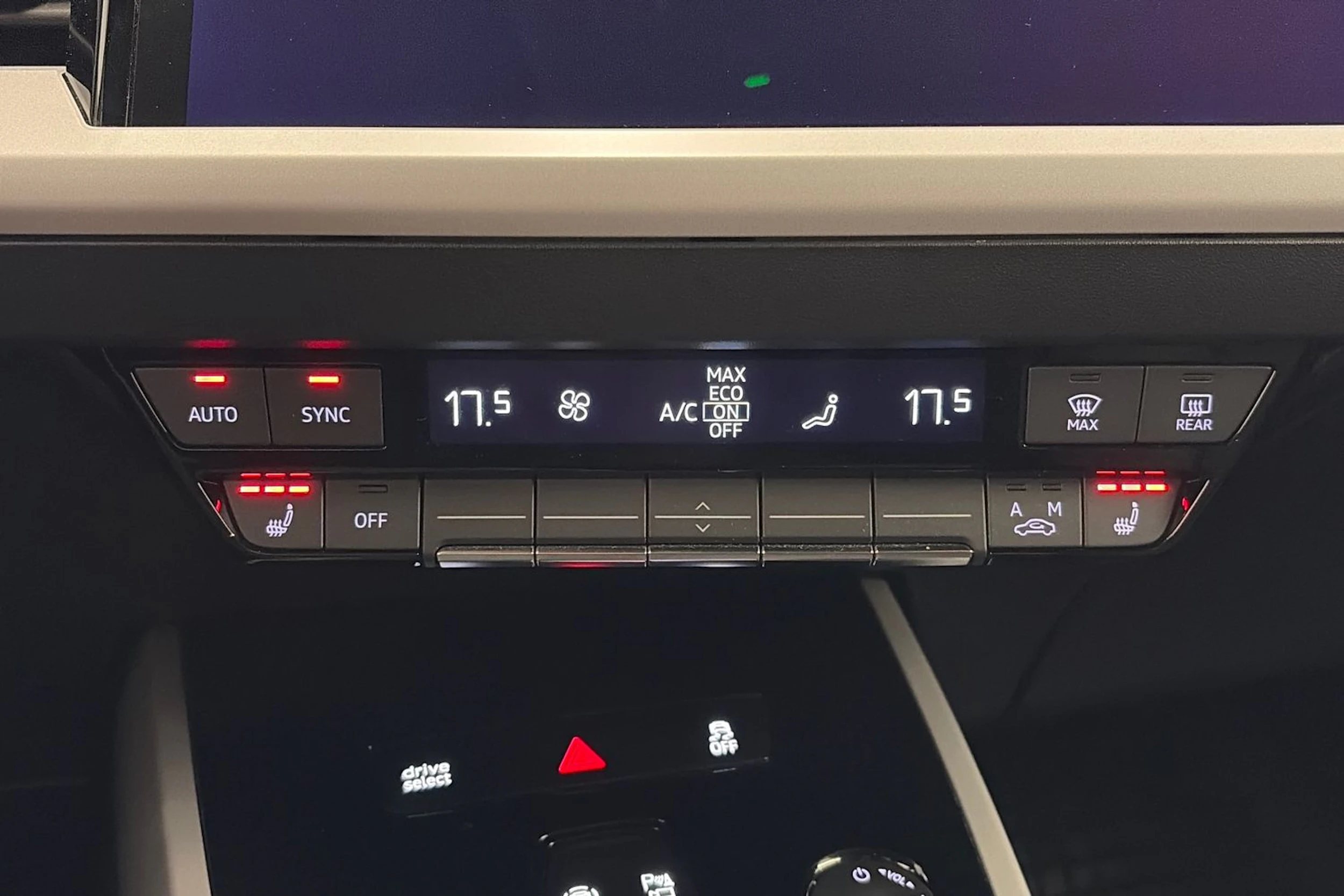 met. musta Audi Q4 e-tron 2022 kuva 31.