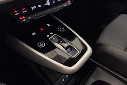 met. musta Audi Q4 e-tron 2022 kuva 32.