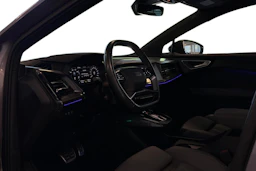 harmaa Audi Q4 e-tron 2022 kuva 3.