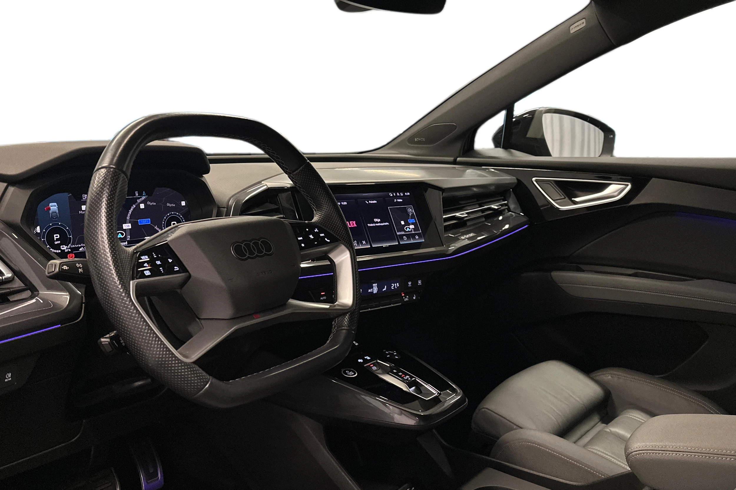 harmaa Audi Q4 e-tron 2022 kuva 6.