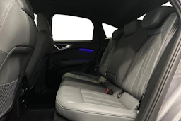 harmaa Audi Q4 e-tron 2022 kuva 8.