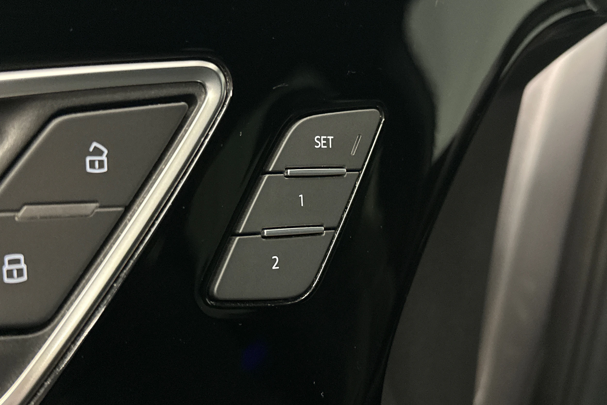 harmaa Audi Q4 e-tron 2022 kuva 16.