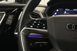 harmaa Audi Q4 e-tron 2022 kuva 19.